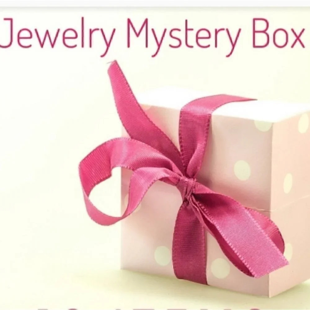 6 pieces!! Jewelry mystery box